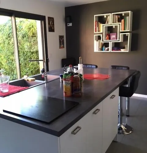 House With Hammam Between And Circuit